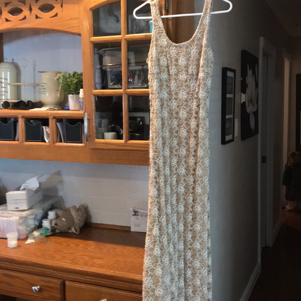 Maxi lace nude dress